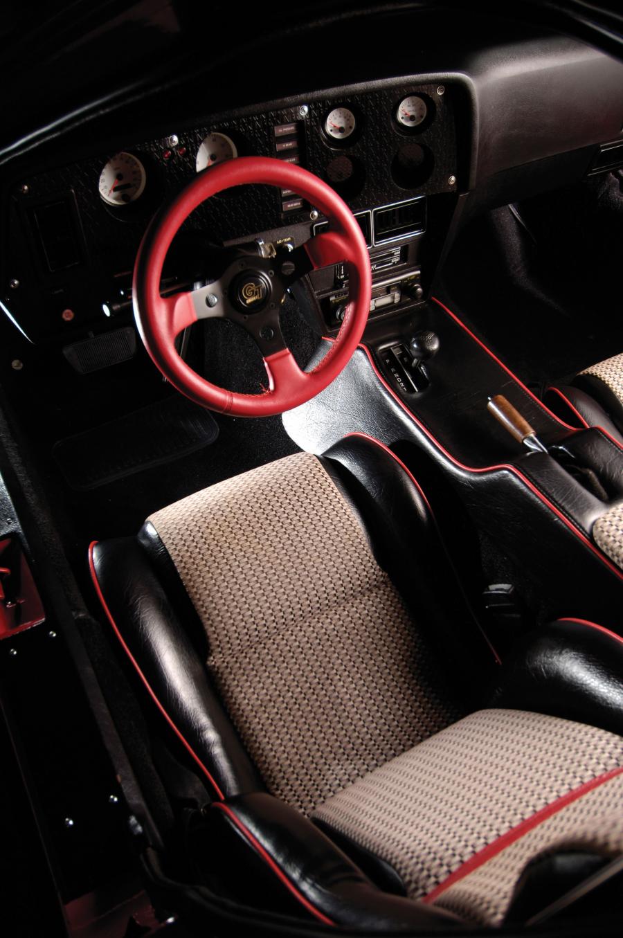 Интерьер Bricklin SV-1 1974 года  (фото 7 из 44)